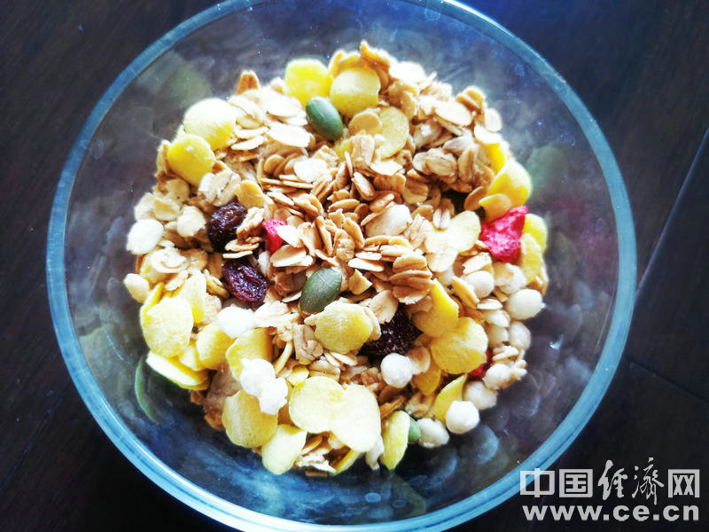 无添加糖燕麦片怎么选：别把不额外加糖理解成没有糖